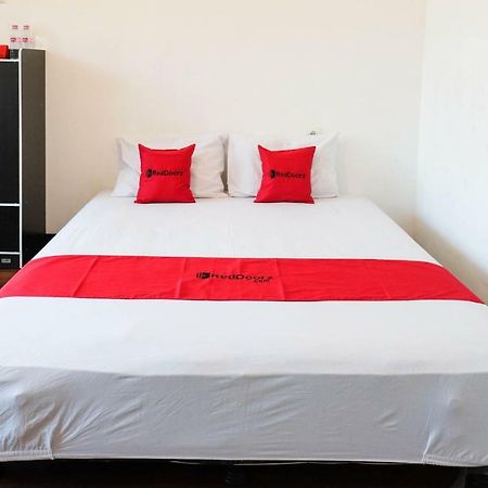 Reddoorz Near Ahmad Yani Airport 3 Hotel Semarang Buitenkant foto