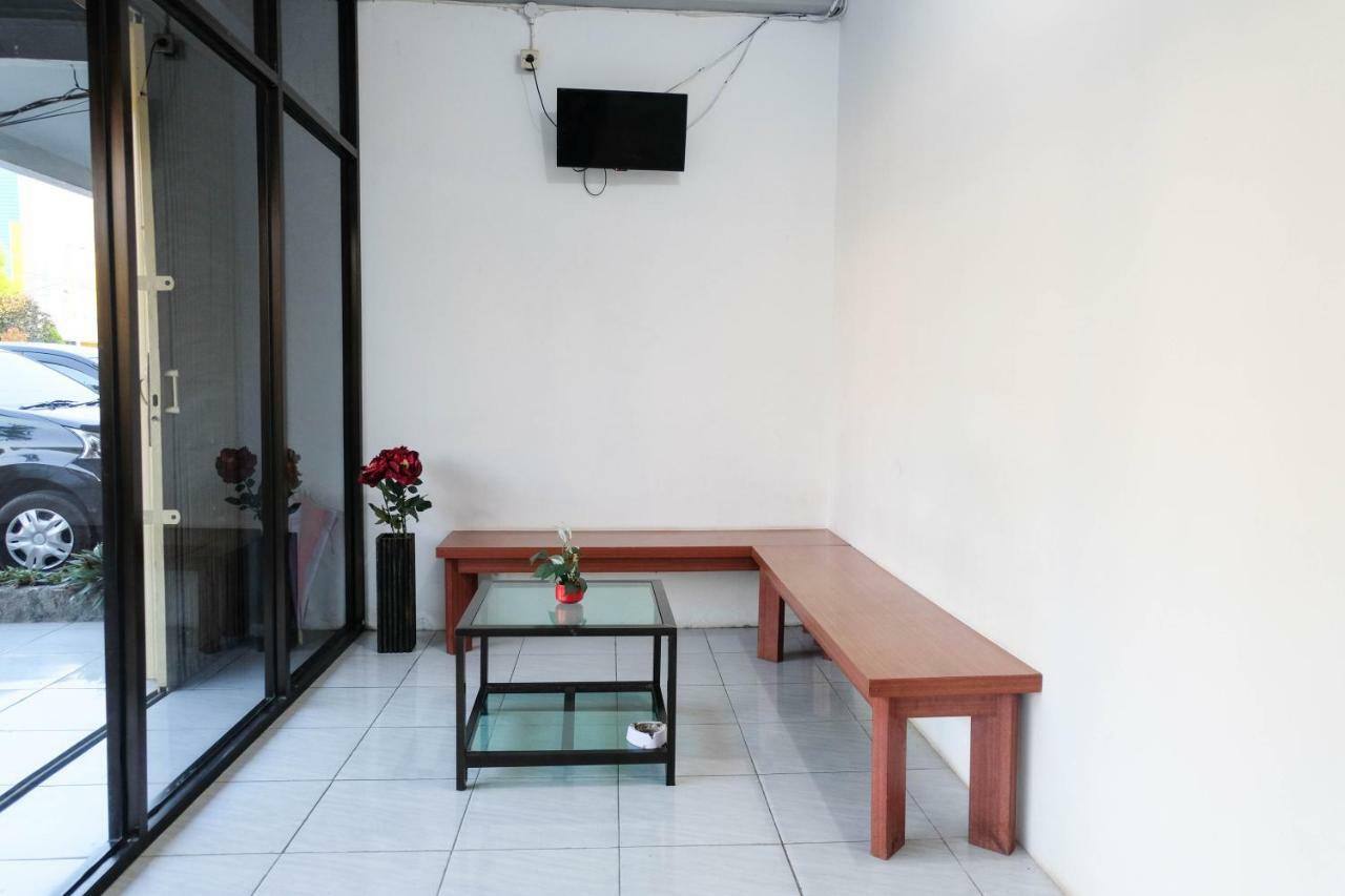 Reddoorz Near Ahmad Yani Airport 3 Hotel Semarang Buitenkant foto