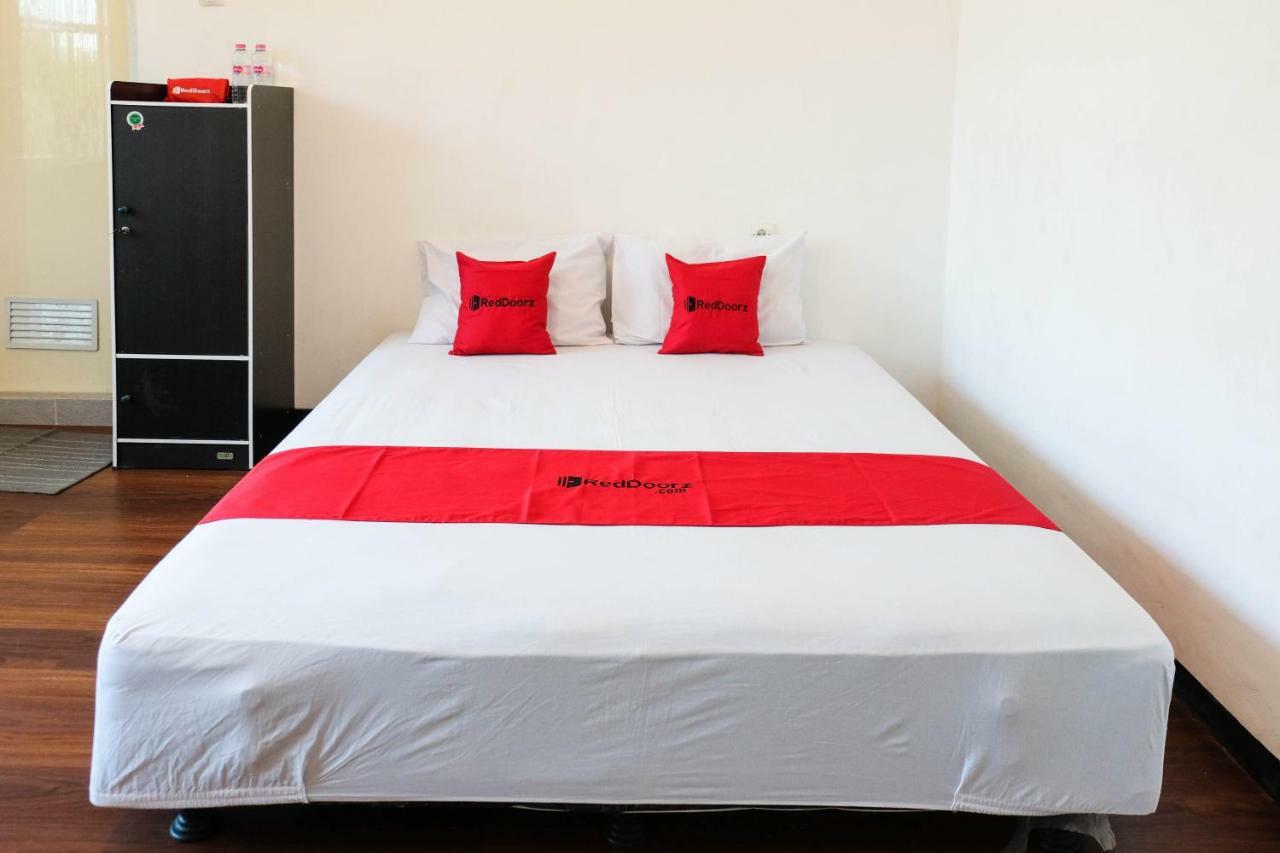 Reddoorz Near Ahmad Yani Airport 3 Hotel Semarang Buitenkant foto