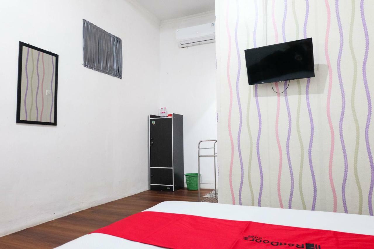 Reddoorz Near Ahmad Yani Airport 3 Hotel Semarang Buitenkant foto
