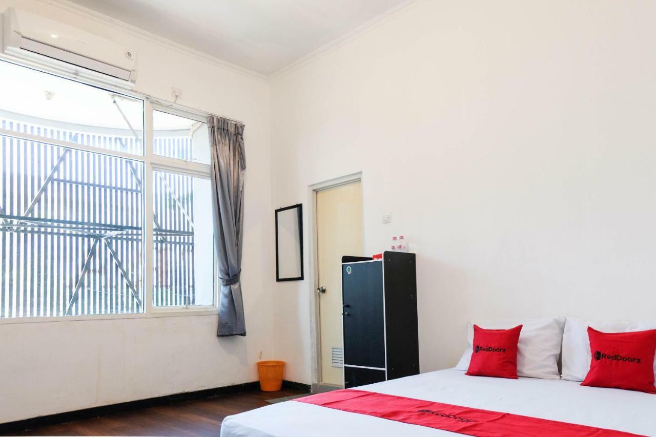 Reddoorz Near Ahmad Yani Airport 3 Hotel Semarang Buitenkant foto