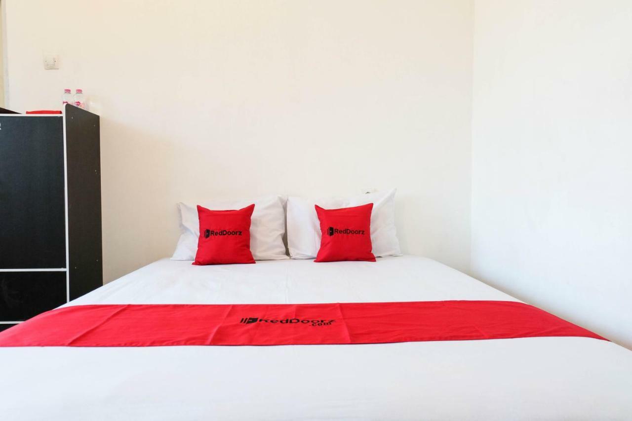 Reddoorz Near Ahmad Yani Airport 3 Hotel Semarang Buitenkant foto