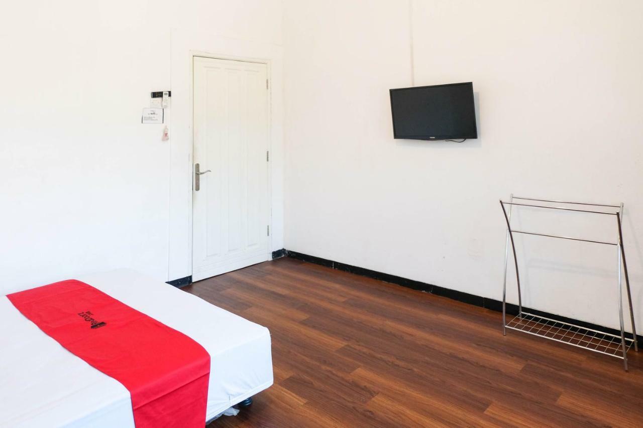Reddoorz Near Ahmad Yani Airport 3 Hotel Semarang Buitenkant foto