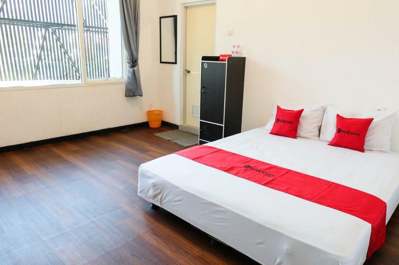 Reddoorz Near Ahmad Yani Airport 3 Hotel Semarang Buitenkant foto