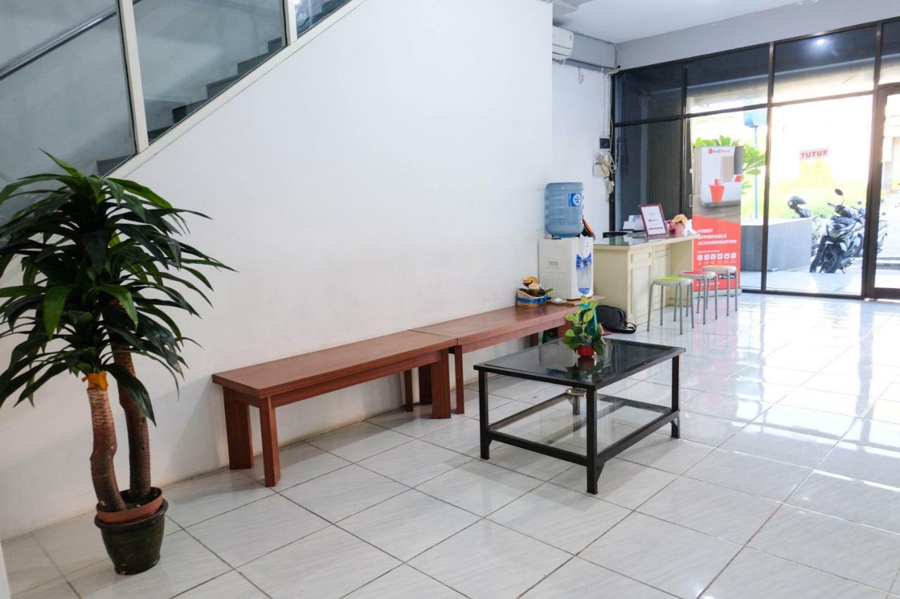 Reddoorz Near Ahmad Yani Airport 3 Hotel Semarang Buitenkant foto