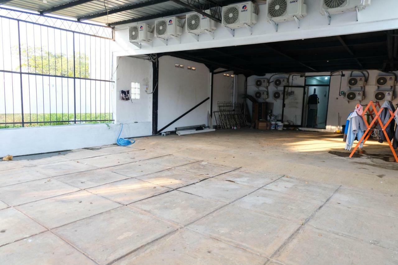 Reddoorz Near Ahmad Yani Airport 3 Hotel Semarang Buitenkant foto