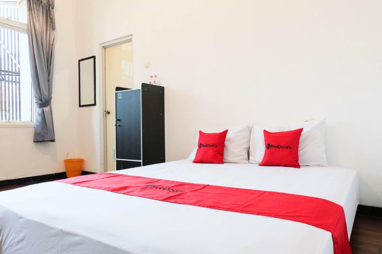 Reddoorz Near Ahmad Yani Airport 3 Hotel Semarang Buitenkant foto