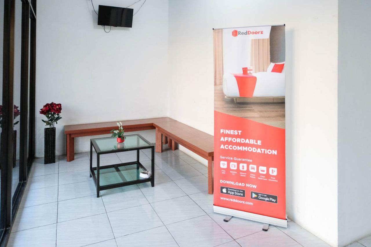Reddoorz Near Ahmad Yani Airport 3 Hotel Semarang Buitenkant foto