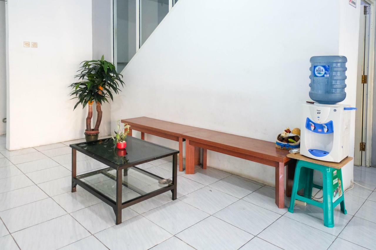 Reddoorz Near Ahmad Yani Airport 3 Hotel Semarang Buitenkant foto