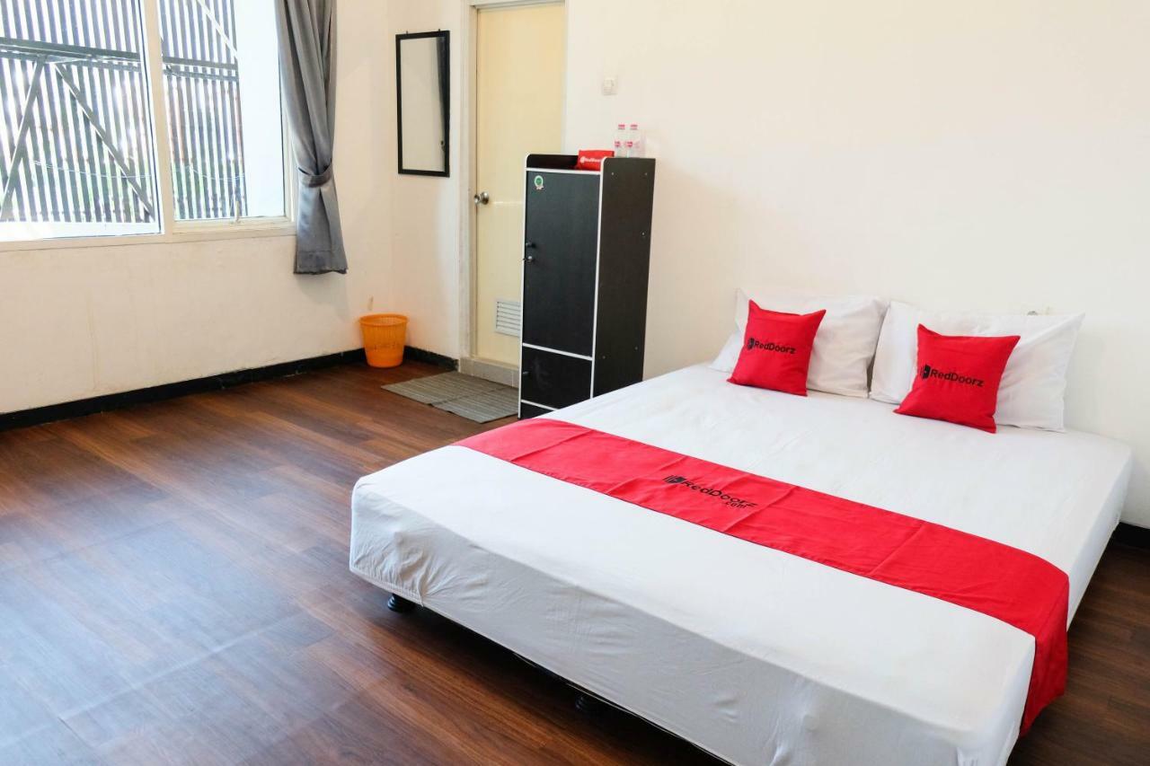 Reddoorz Near Ahmad Yani Airport 3 Hotel Semarang Buitenkant foto