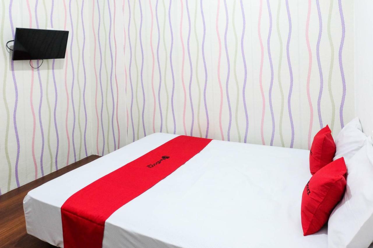 Reddoorz Near Ahmad Yani Airport 3 Hotel Semarang Buitenkant foto