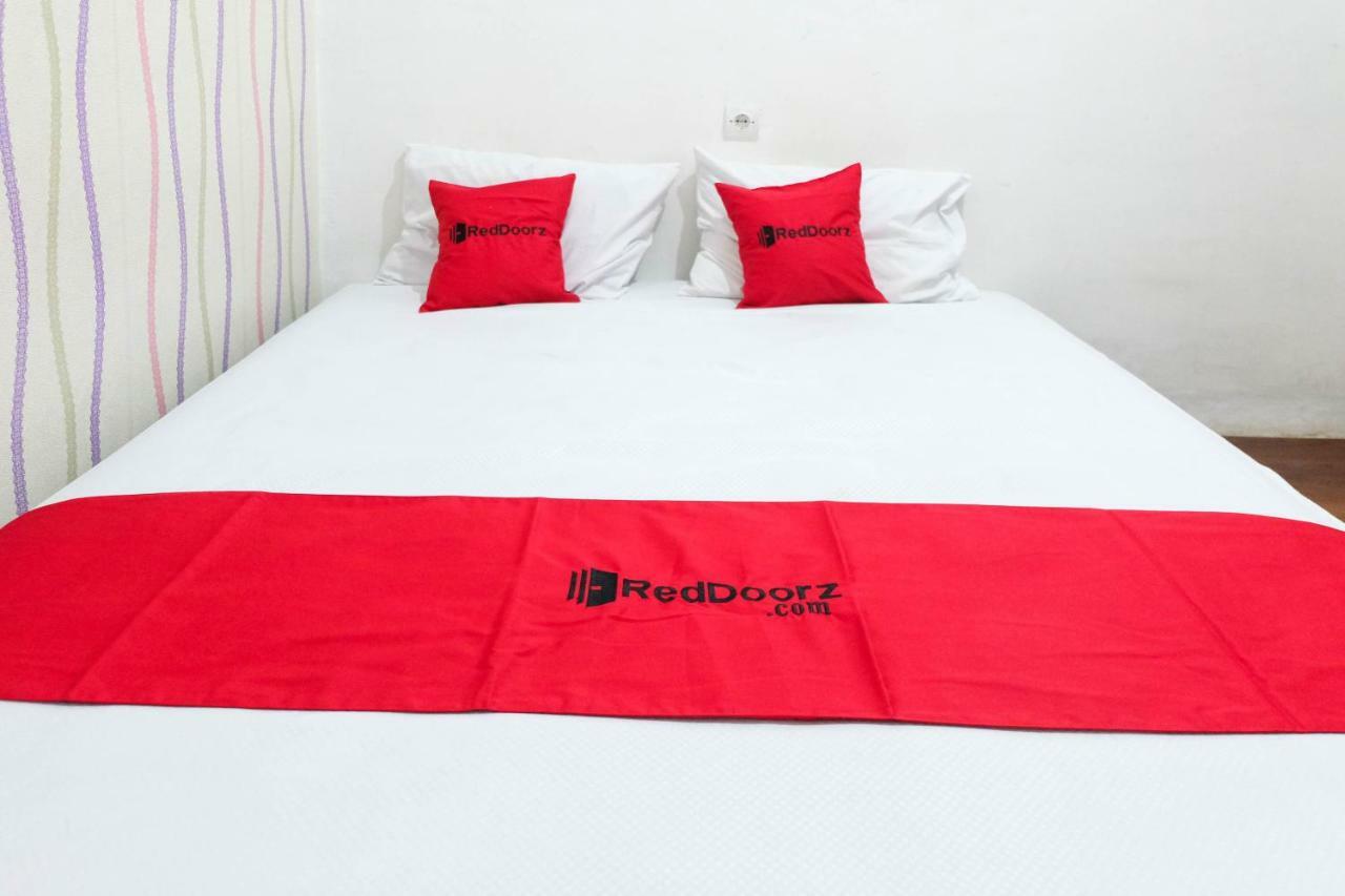 Reddoorz Near Ahmad Yani Airport 3 Hotel Semarang Buitenkant foto
