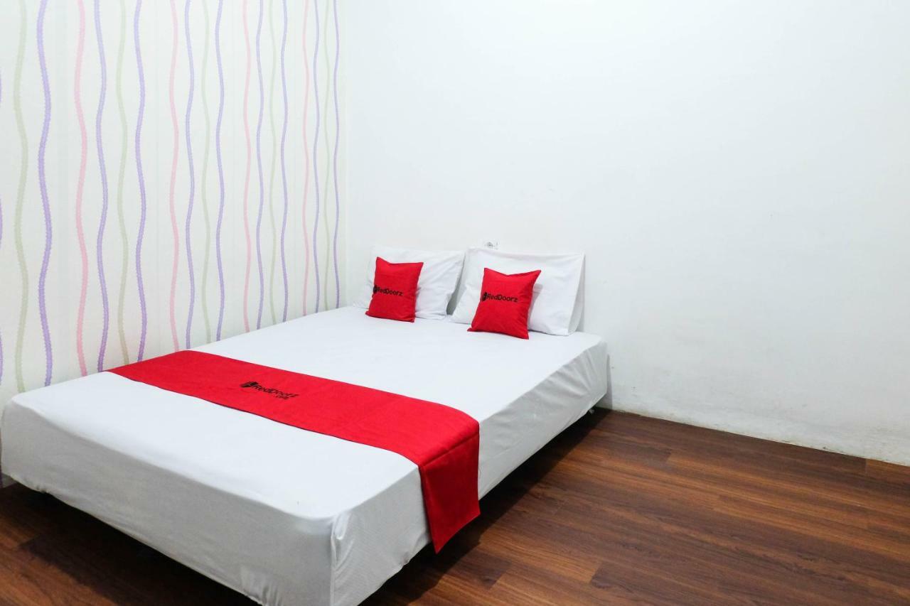 Reddoorz Near Ahmad Yani Airport 3 Hotel Semarang Buitenkant foto
